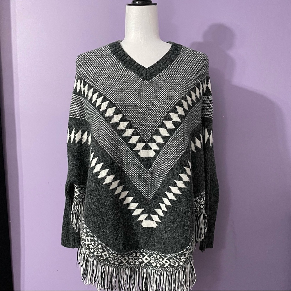 Gray and White Patterned Women's Poncho Sweater with Sleeves Size S